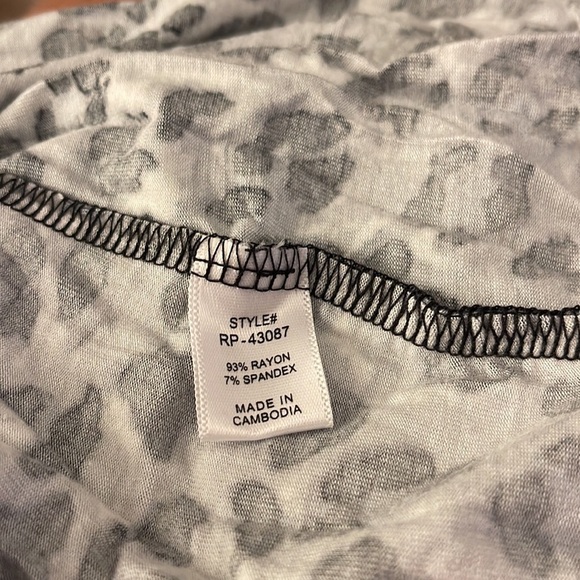 NWOT. Zenana Leopard Print Romper. XL. Gray, Black, White - Picture 9 of 9